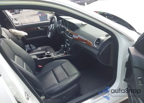 2013 Mercedes-Benz C 250 Sport из США, поврежденный, VIN WDDGF4HB6DR250327